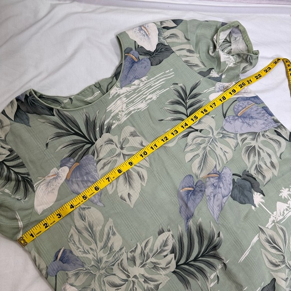 Hawaiian Reserve Collection Vintage Floral Hawaiian Dress - Picture 4 of 5